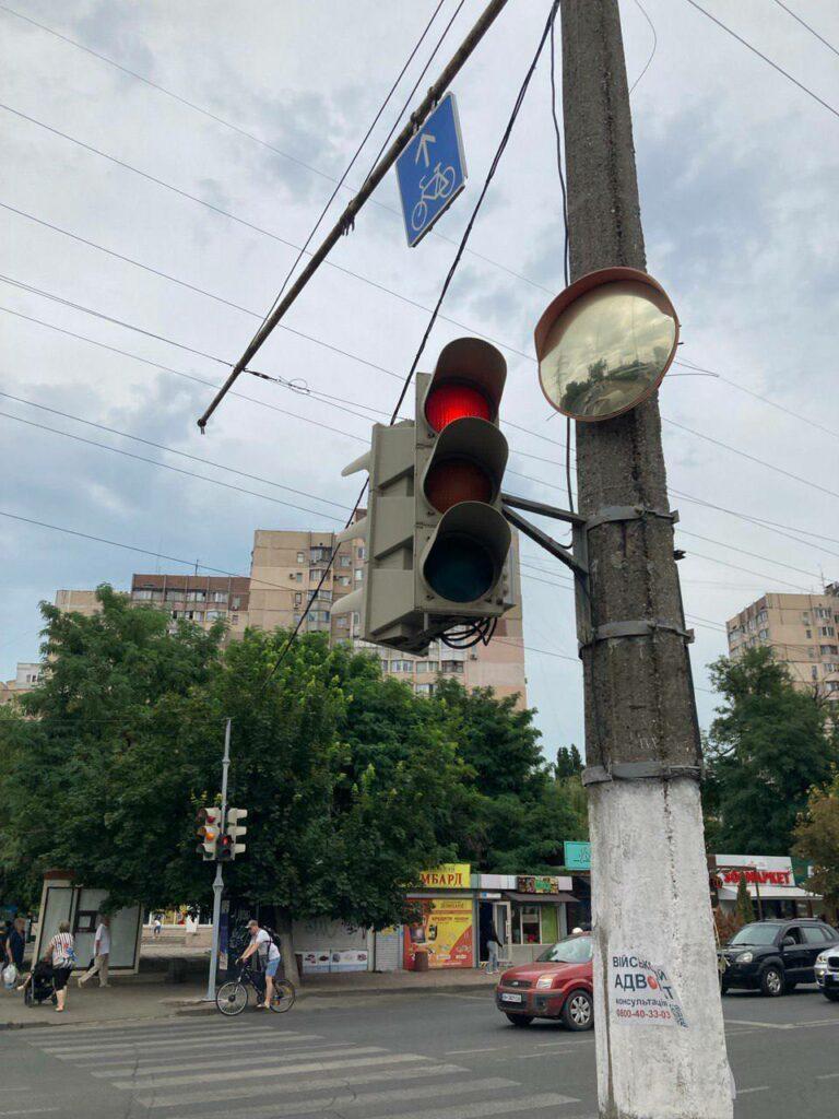 В Одессе восстановили работу светофора на Люстдорфской дороге