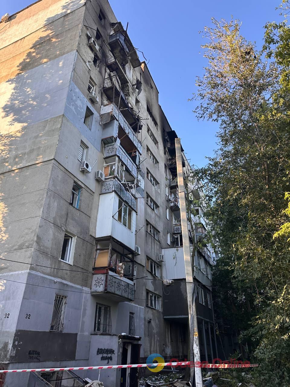 Нічна російська атака по Одесі: свідчення очевидців та фото наслідків