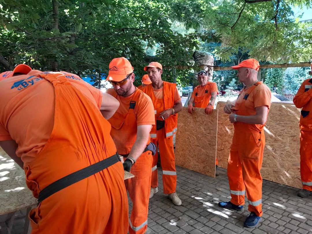 Повреждены почти полторы сотни окон: в Одессе ликвидируют последствия ночной российской атаки