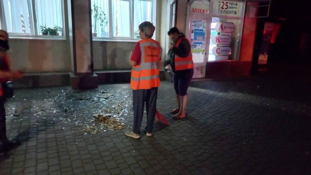 Повреждены почти полторы сотни окон: в Одессе ликвидируют последствия ночной российской атаки