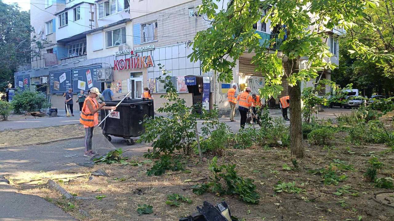 Повреждены почти полторы сотни окон: в Одессе ликвидируют последствия ночной российской атаки