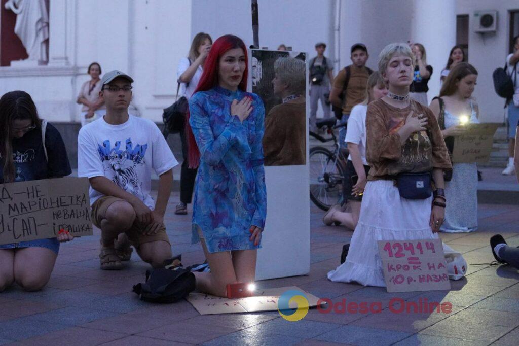 Сотні людей протестують проти закону, який послаблює НАБУ та САП: в Одесі пройшла масова акція