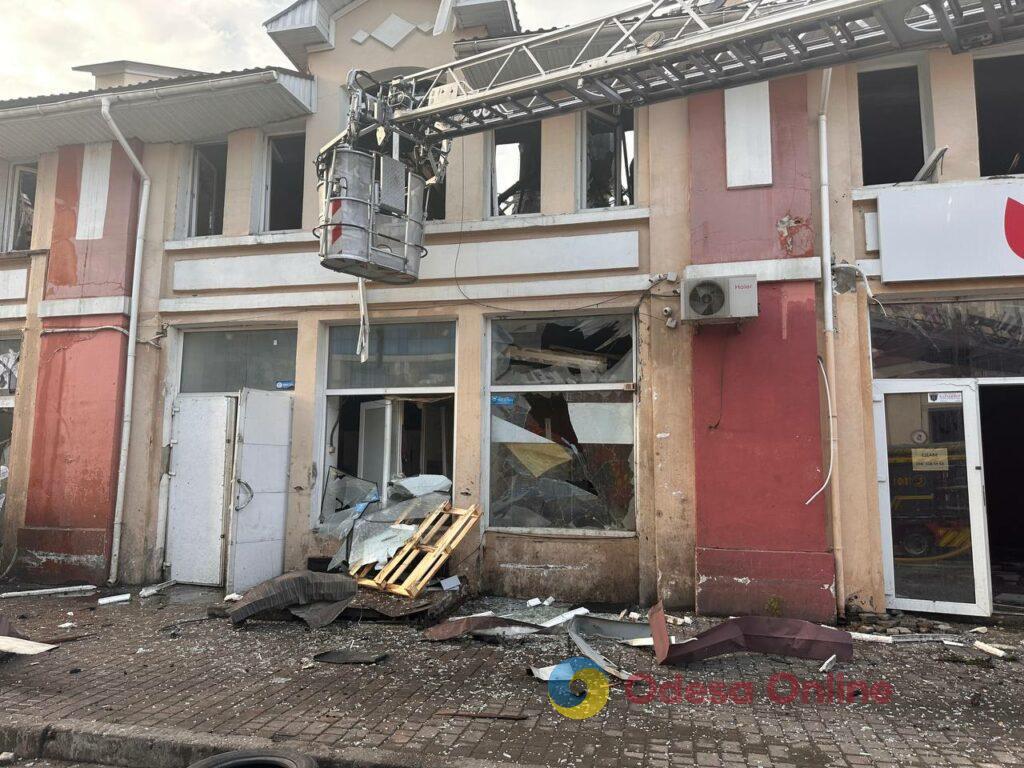Ворог атакував історичний центр Одеси — пожежі гасили на легендарному ринку “Привоз”