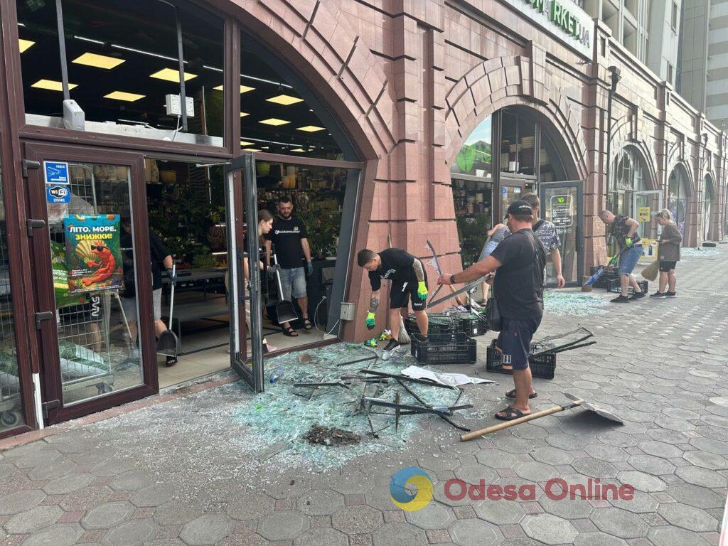 Ворог атакував історичний центр Одеси — пожежі гасили на легендарному ринку “Привоз”