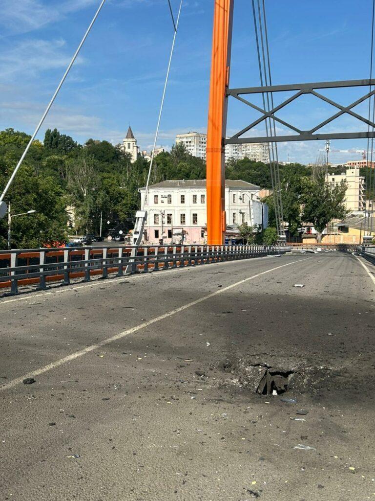 Наслідки масованої атаки РФ по Одещині: пошкоджені порти, залізниця та житлові будинки