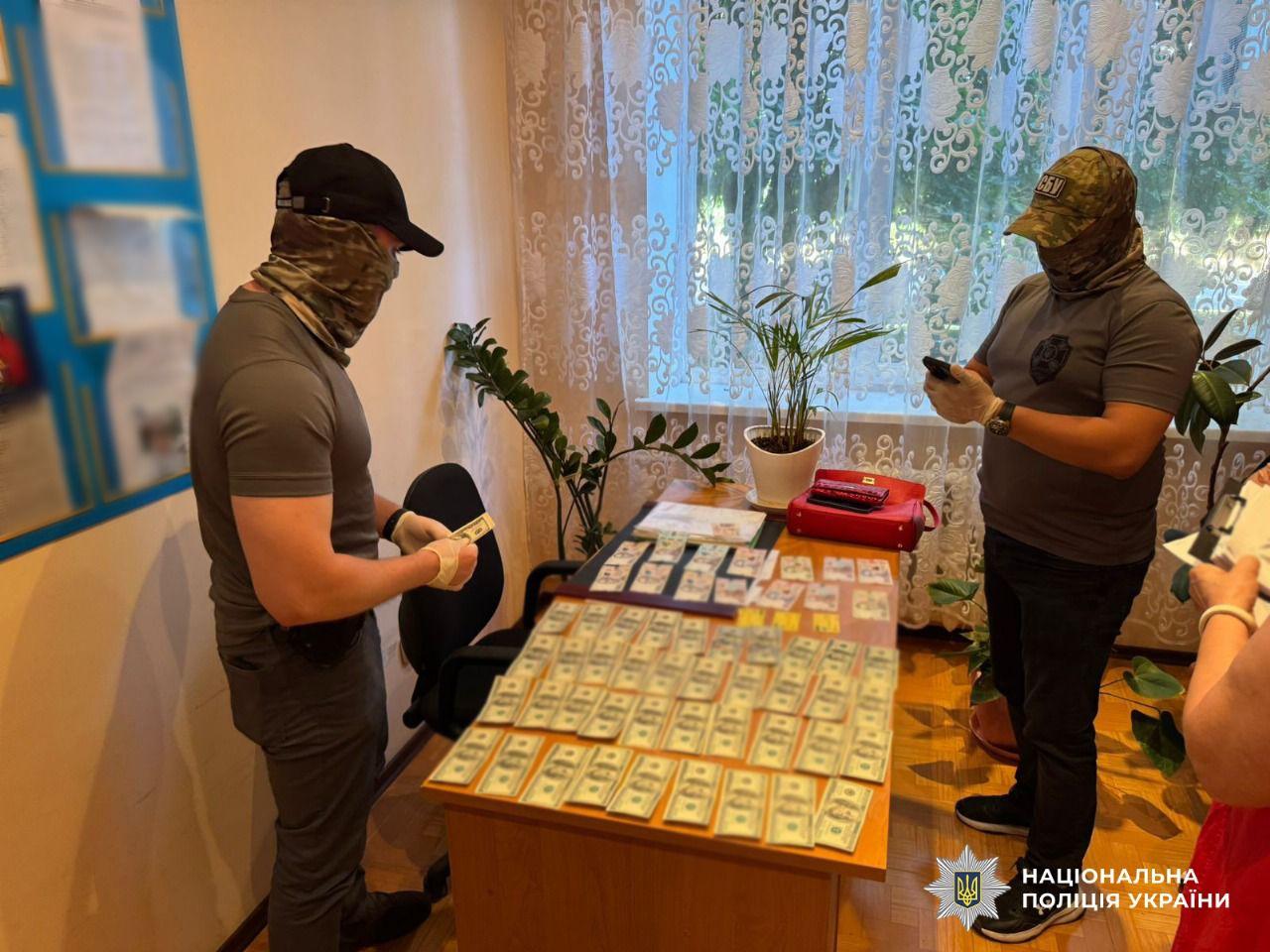 В Одесской области задержали заведующую общежитиями, которая требовала деньги у военного В Одесской области задержали заведующую общежитиями, которая требовала деньги у военного