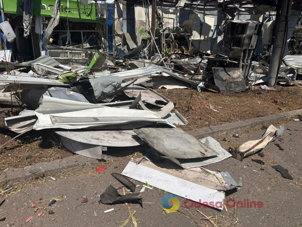 Одесса после ночной атаки: в городе полностью выгорела автозаправочная станция