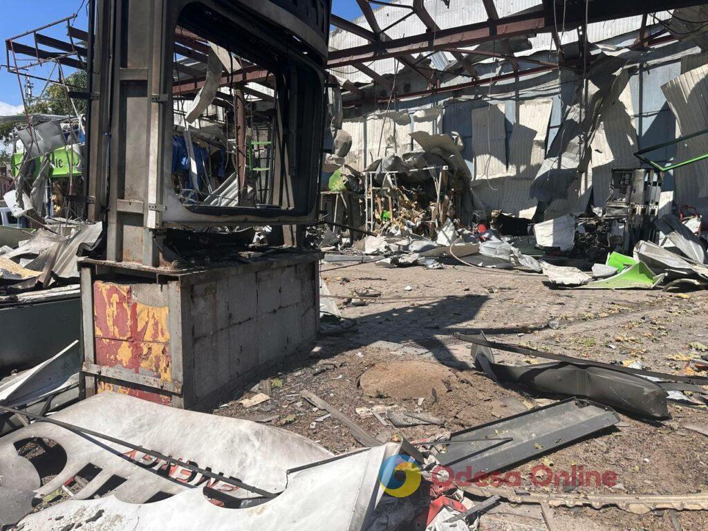 Одесса после ночной атаки: в городе полностью выгорела автозаправочная станция