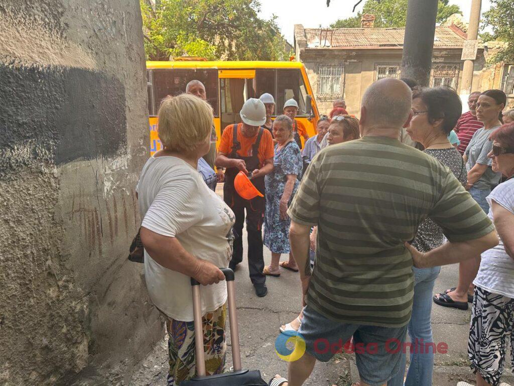 Жителям разрушенного дома на Кутузакя в Одессе разрешили забрать вещи