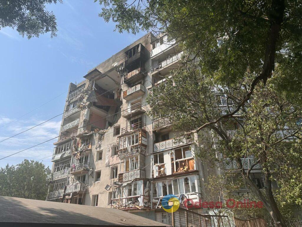 Жителям разрушенного дома на Кутузакя в Одессе разрешили забрать вещи