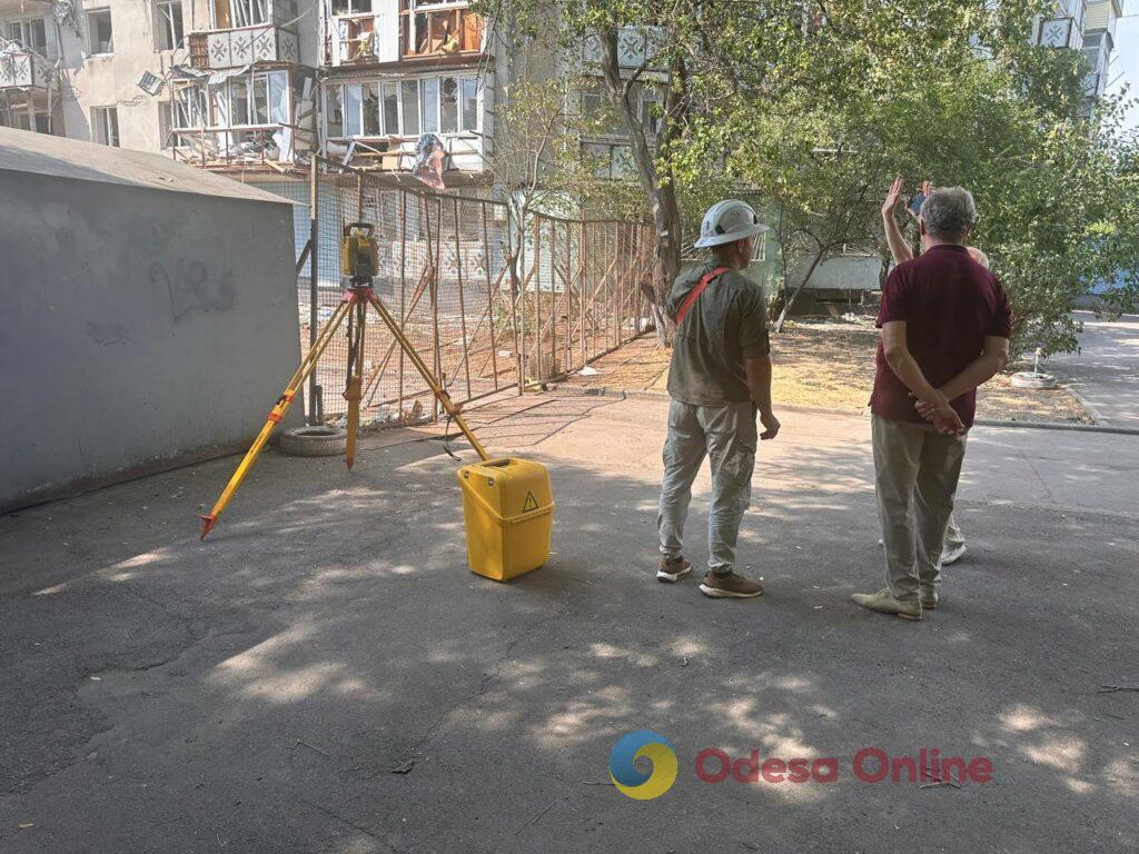 Жителям разрушенного дома на Кутузакя в Одессе разрешили забрать вещи