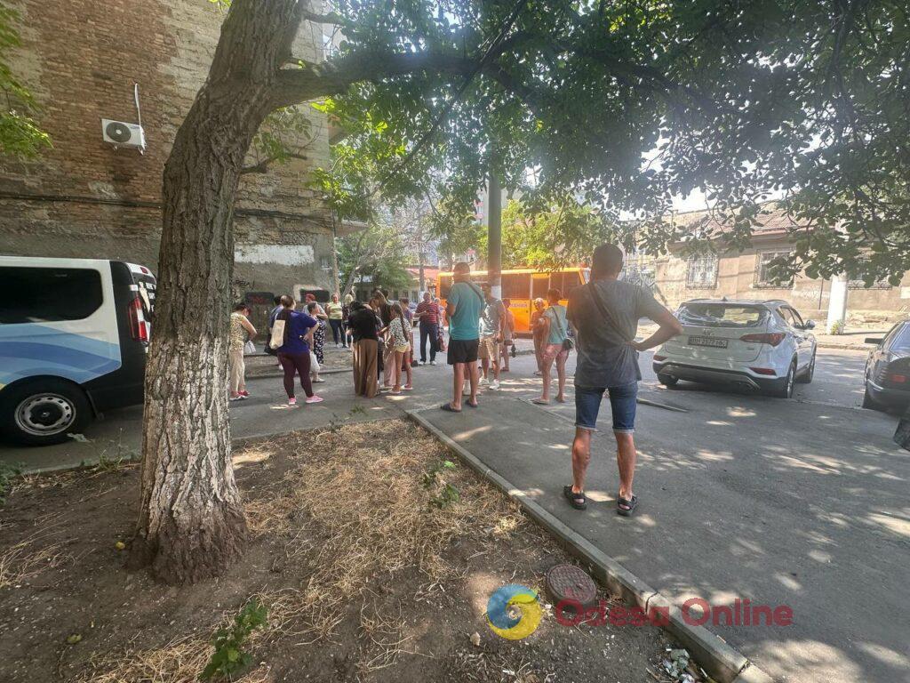 Жителям разрушенного дома на Кутузакя в Одессе разрешили забрать вещи