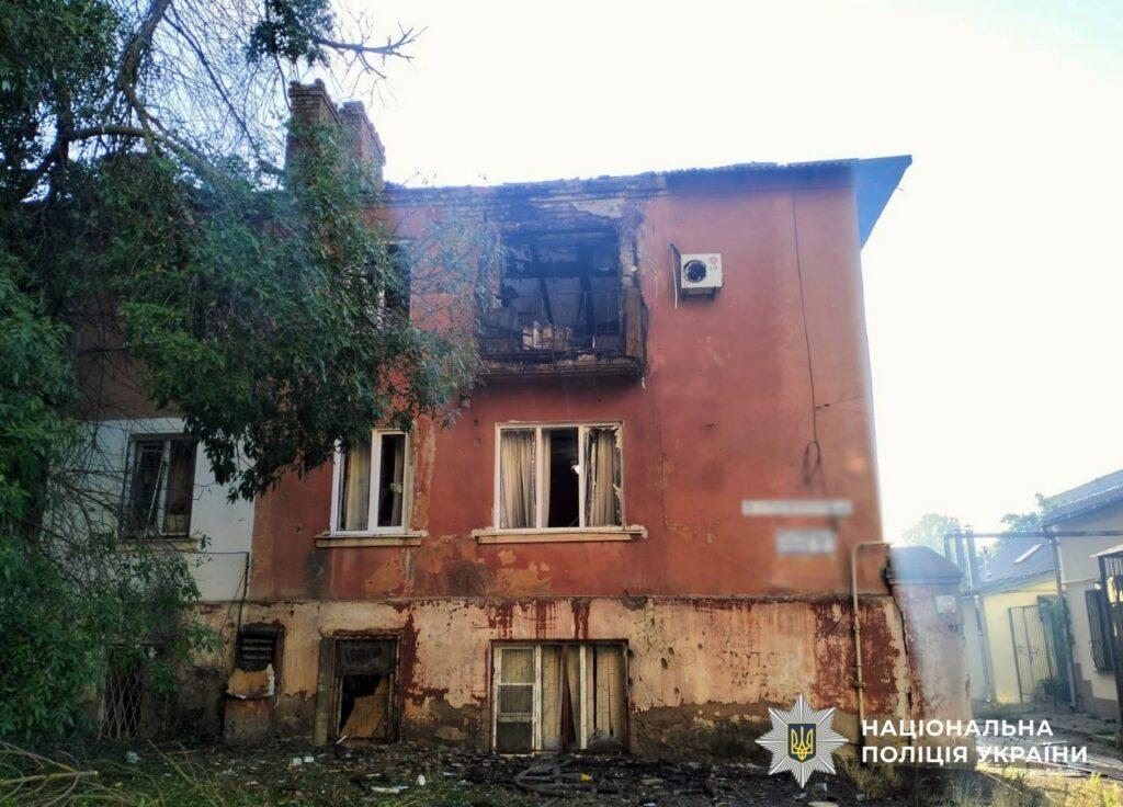 Пятеро раненых и разрушенные здания: полиция зафиксировала последствия вражеских атак в Херсонской области