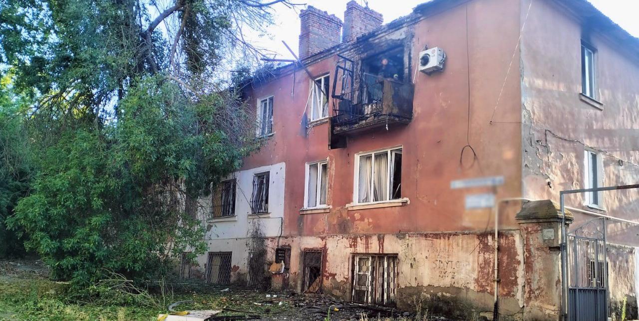 Пятеро раненых и разрушенные здания: полиция зафиксировала последствия вражеских атак в Херсонской области