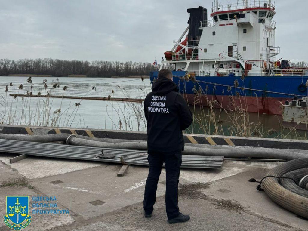 Загрязнение земель токсичными отходами: директору предприятия в Одесской области сообщили о подозрении