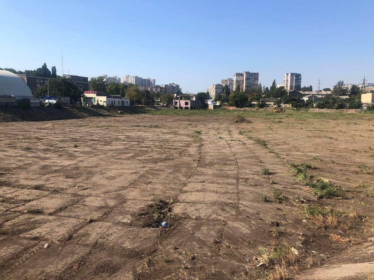Одеські комунальники розчистили Буферний ставок на Балківській