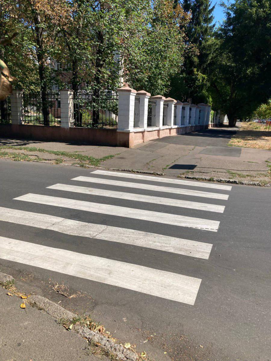 В Одесі оновлюють розмітку біля навчальних закладів