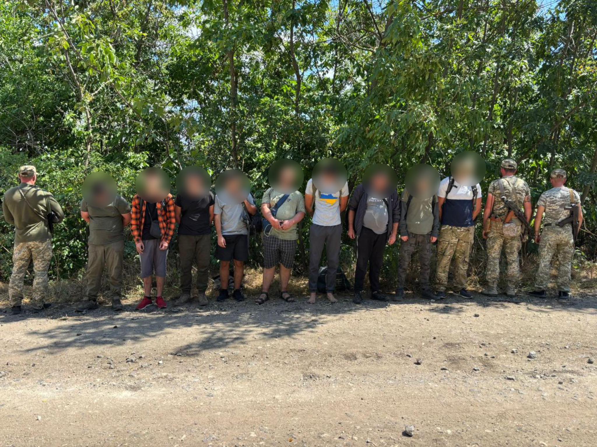 Трое суток под палящим солнцем: в Одесской области разоблачили схему по незаконному пересечению границы Трое суток под палящим солнцем: в Одесской области разоблачили схему по незаконному пересечению границы