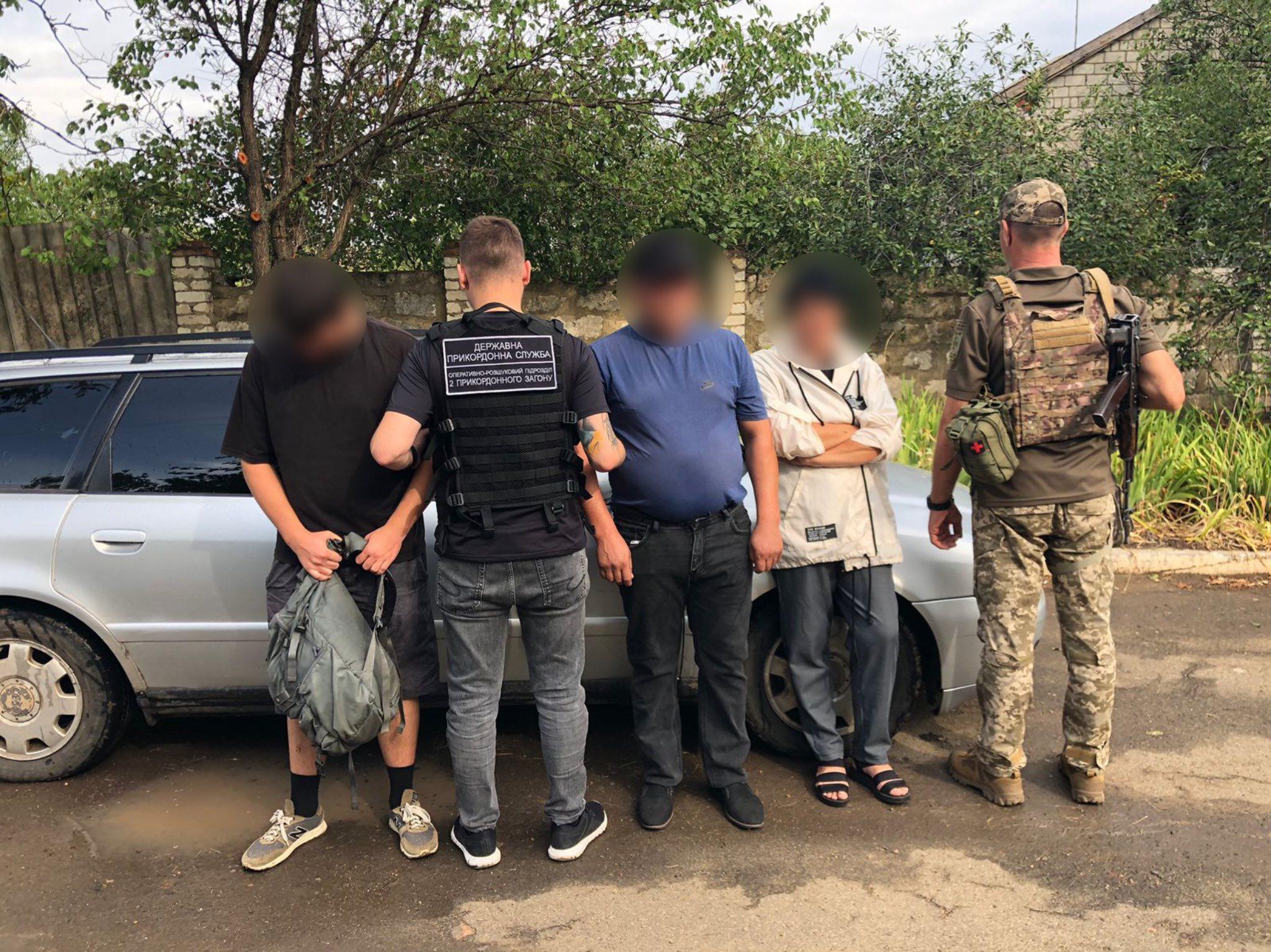 Пара из Одесской области переправляла военнообязанных мужчин через границу Пара из Одесской области переправляла военнообязанных мужчин через границу