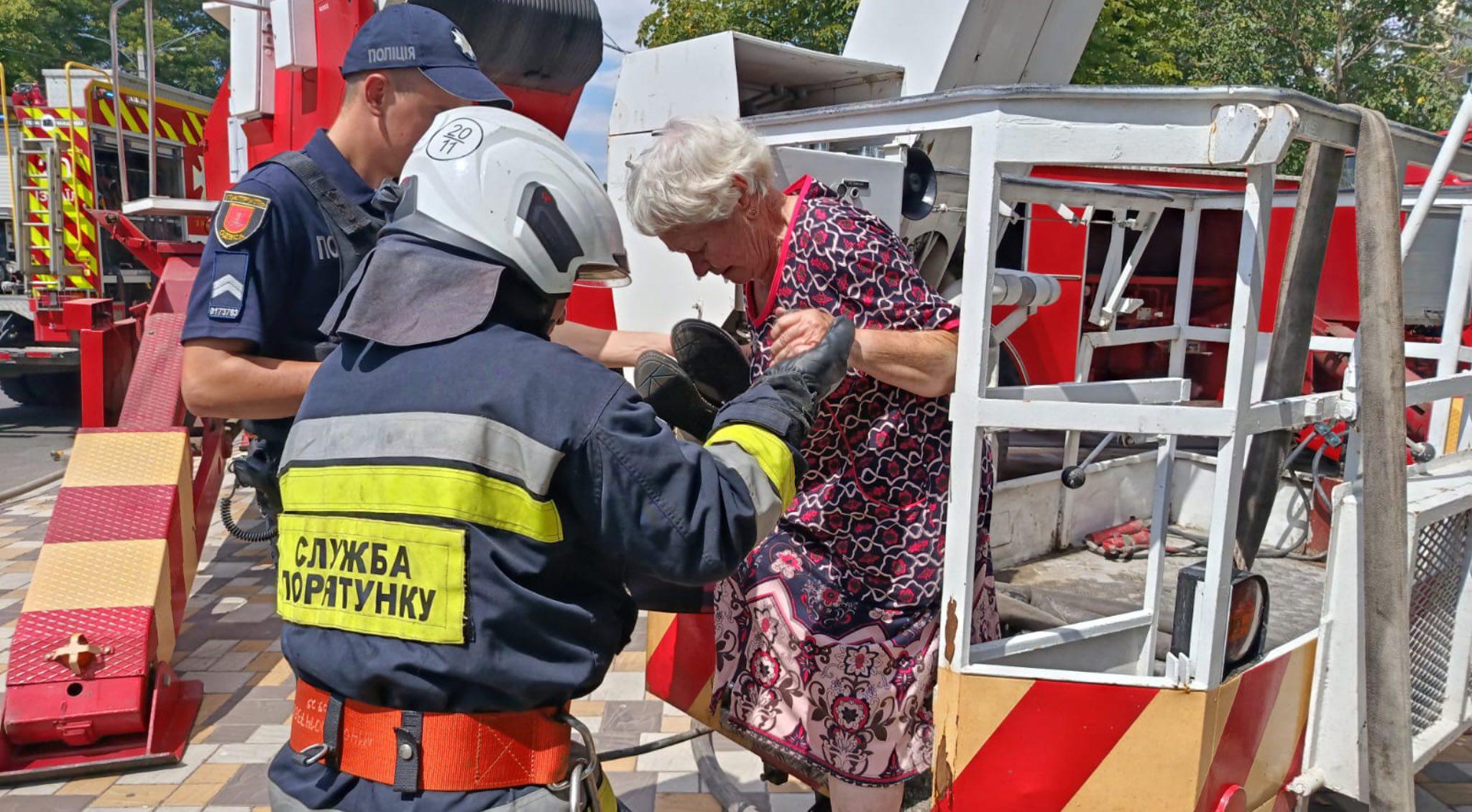 В Ізмаїлі загорілася квартира на четвертому поверсі: врятували двох жінок