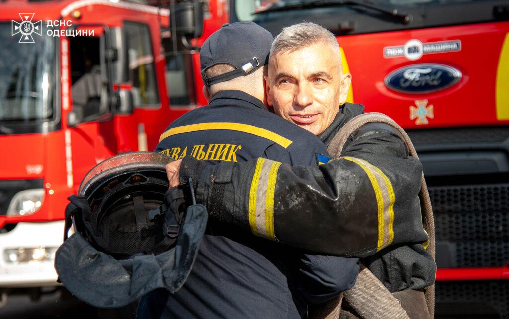 Півстоліття відданої служби: одеські рятувальники провели на пенсію двох колег