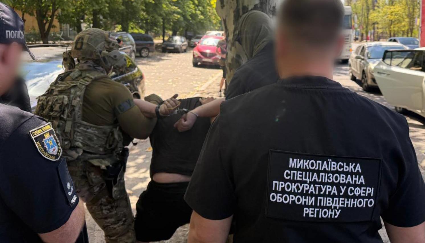 У Миколаєві військовий продавав гуманітарні автівки для ЗСУ