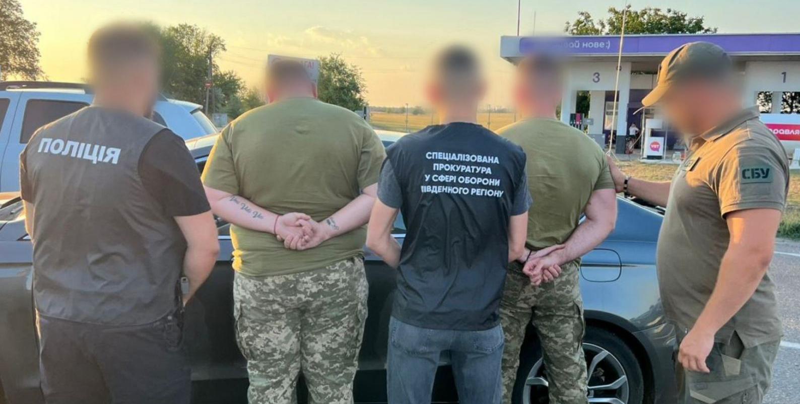 Правоохранитель за 13 тысяч долларов пытался переправить военнообязанного в Молдову