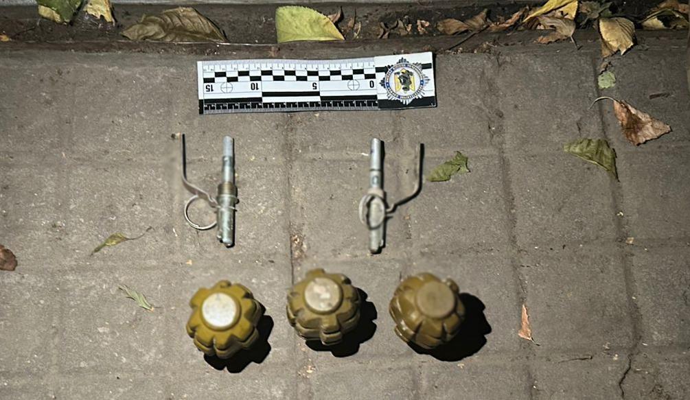 Привез из зоны боевых действий: до семи лет лишения свободы грозит жителю Одесского района арсенал боеприпасов Привез из зоны боевых действий: до семи лет лишения свободы грозит жителю Одесского района арсенал боеприпасов