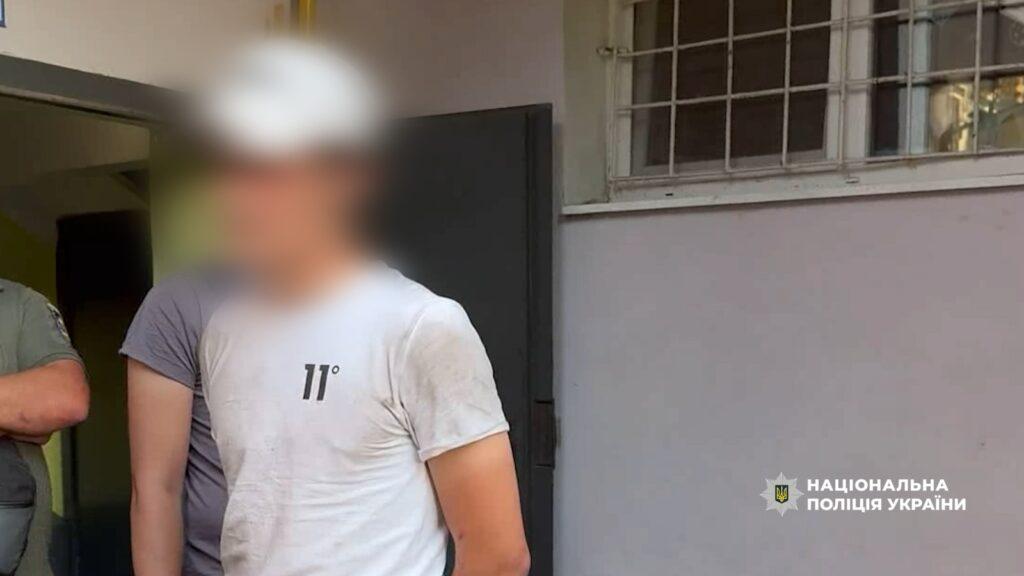 У Південному поліцейські затримали чоловіка за підозрою у вбивстві знайомого