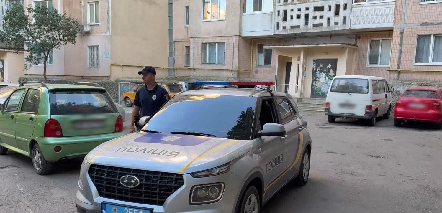 В Пивдэнном полицейские задержали мужчину по подозрению в убийстве знакомого В Пивдэнном полицейские задержали мужчину по подозрению в убийстве знакомого