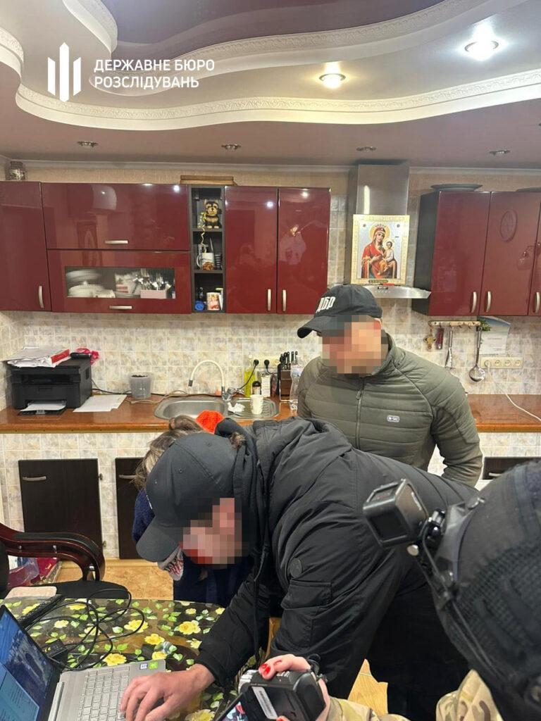 Зарабатывали десятки миллионов гривен: в Одесской области разоблачили схему переправки мужчин за границу