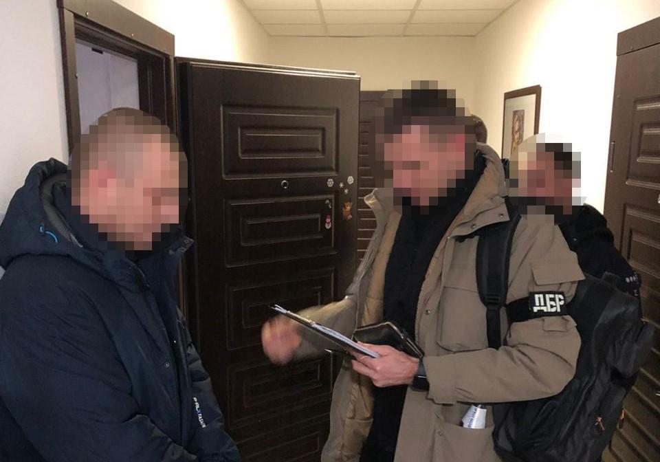 Зарабатывали десятки миллионов гривен: в Одесской области разоблачили схему переправки мужчин за границу Зарабатывали десятки миллионов гривен: в Одесской области разоблачили схему переправки мужчин за границу
