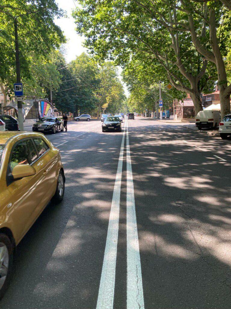В Одесі оновлюють розмітку на дорогах та пішохідних переходах