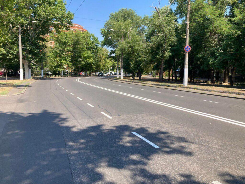 В Одесі оновлюють розмітку на дорогах та пішохідних переходах
