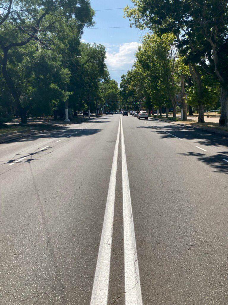 В Одесі оновлюють розмітку на дорогах та пішохідних переходах