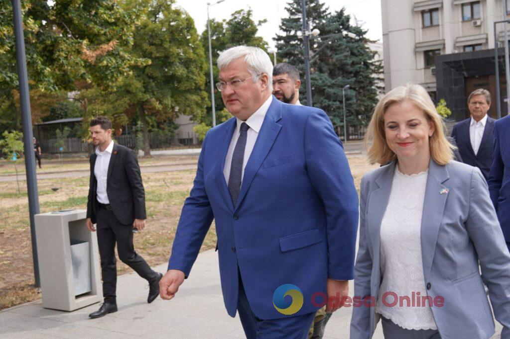 Глава МИД Австрии впервые прибыла с визитом в Одессу