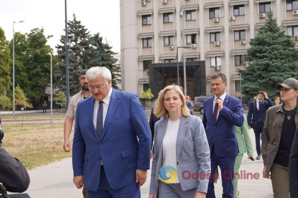 Глава МИД Австрии впервые прибыла с визитом в Одессу