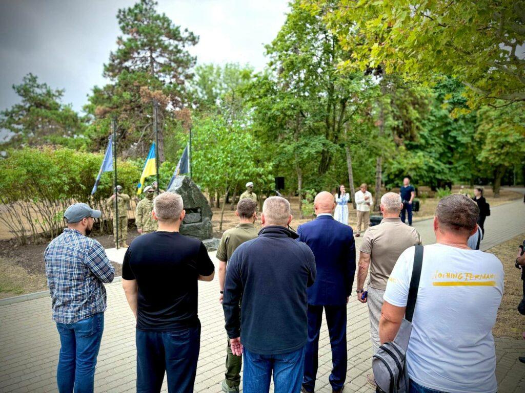 У День Державного Прапора в Одесі відкрили пам’ятний камінь ССО України У День Державного Прапора в Одесі відкрили пам’ятний камінь ССО України
