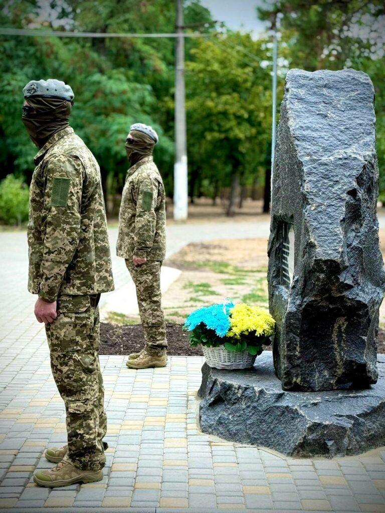 У День Державного Прапора в Одесі відкрили пам’ятний камінь ССО України У День Державного Прапора в Одесі відкрили пам’ятний камінь ССО України