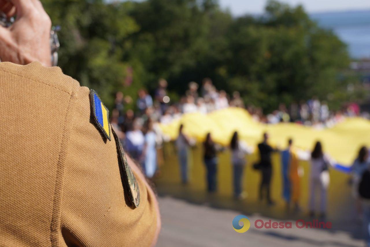 В Одесі на Потьомкінських сходах розгорнули 34-метровий прапор України (фото)