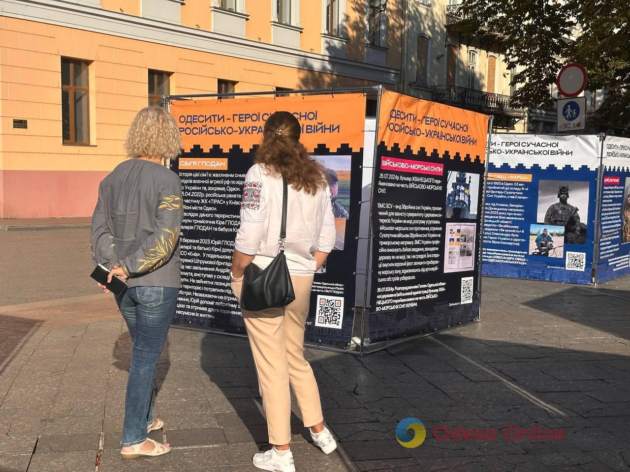 В Одесі на Потьомкінських сходах розгорнули 34-метровий прапор України (фото)