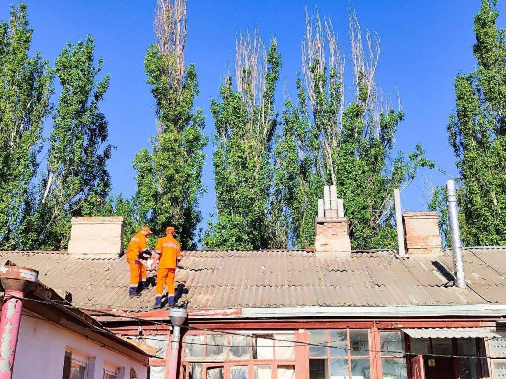 В Одессе продолжают ликвидировать последствия непогоды