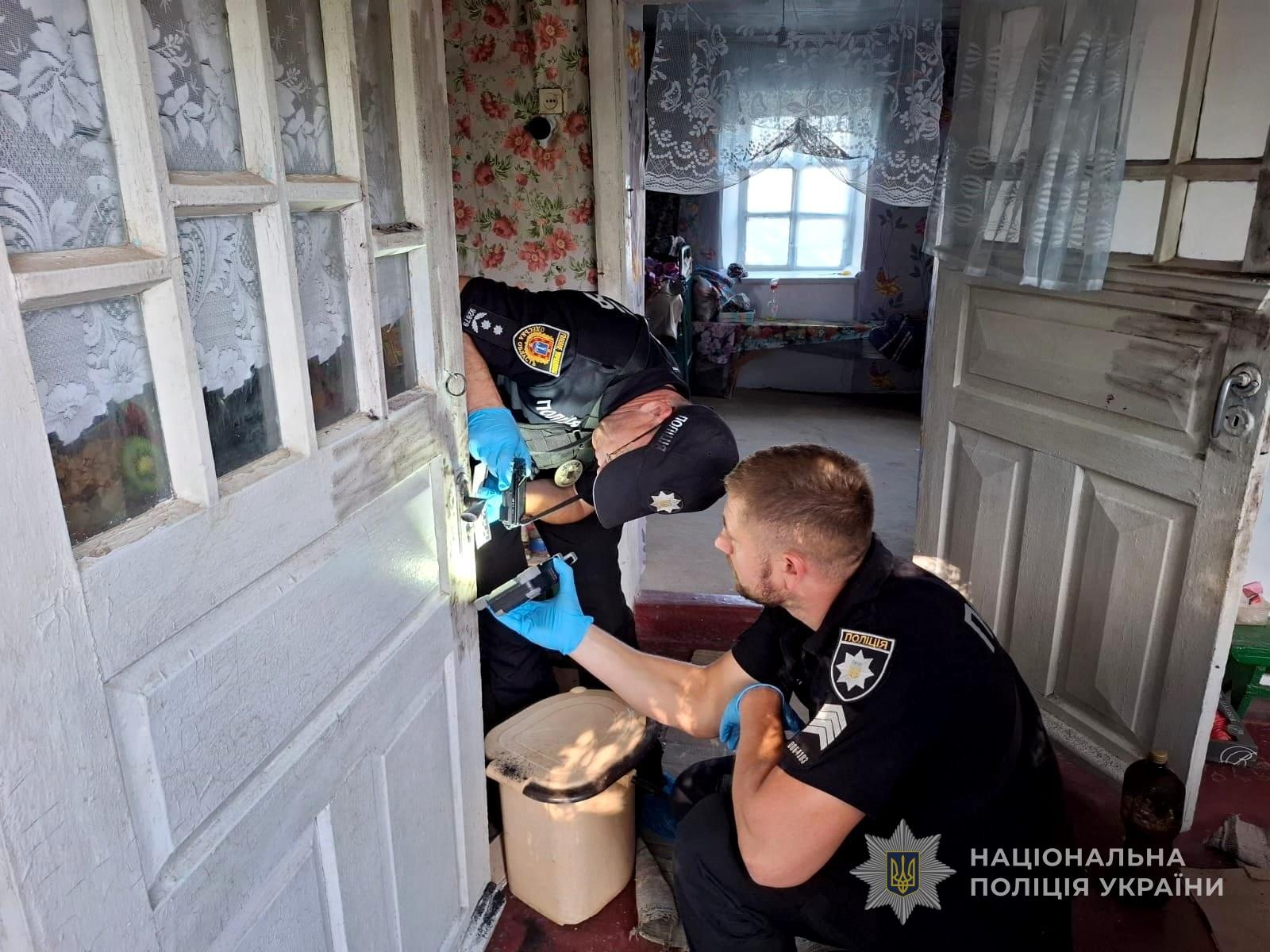 Мешканець Одещині проліз у будинок літньої жінки та жорстоко побив її