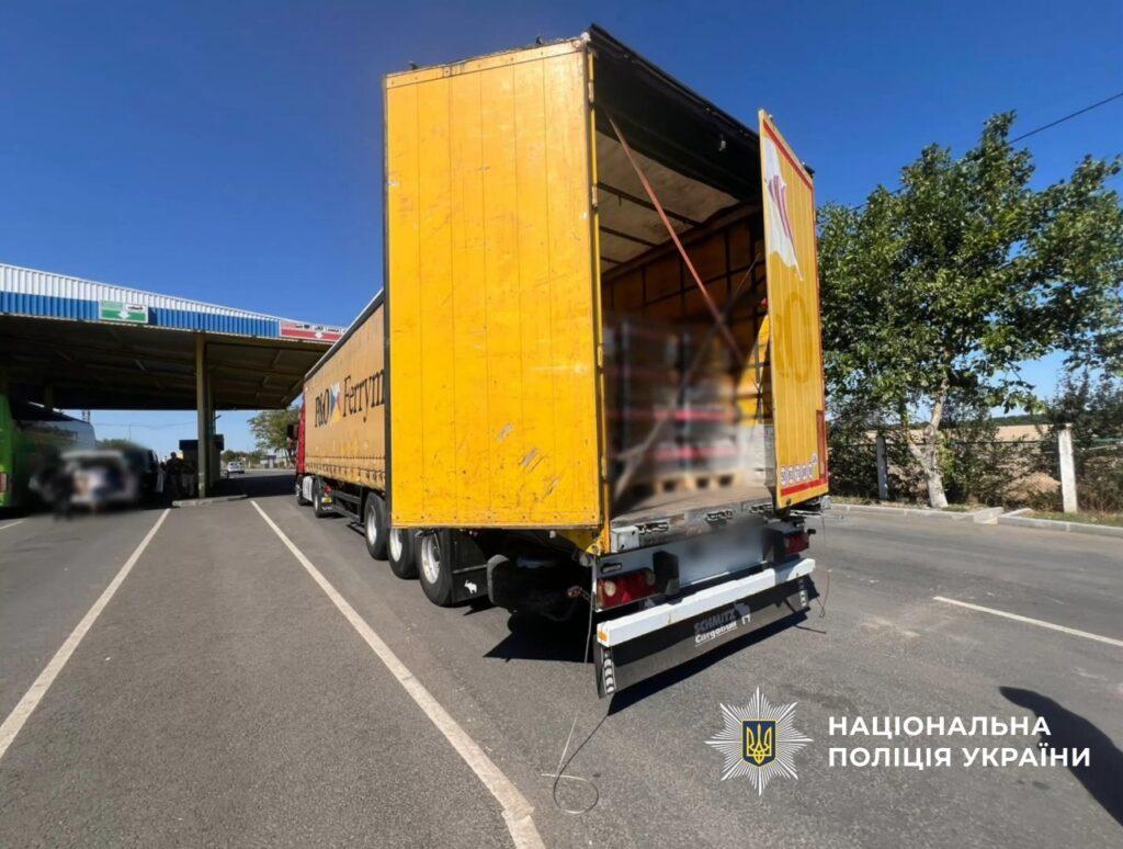 Под Одессой задержали дальнобойщика, который вез мужчину призывного возраста в Молдову