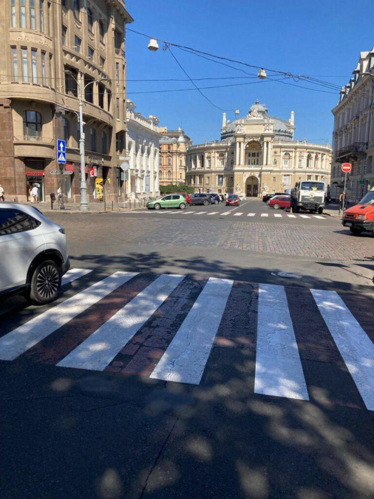В Одессе на тринадцати локациях обновили дорожную разметку