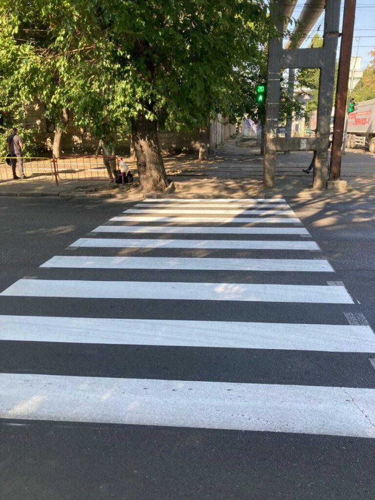 В Одессе на тринадцати локациях обновили дорожную разметку