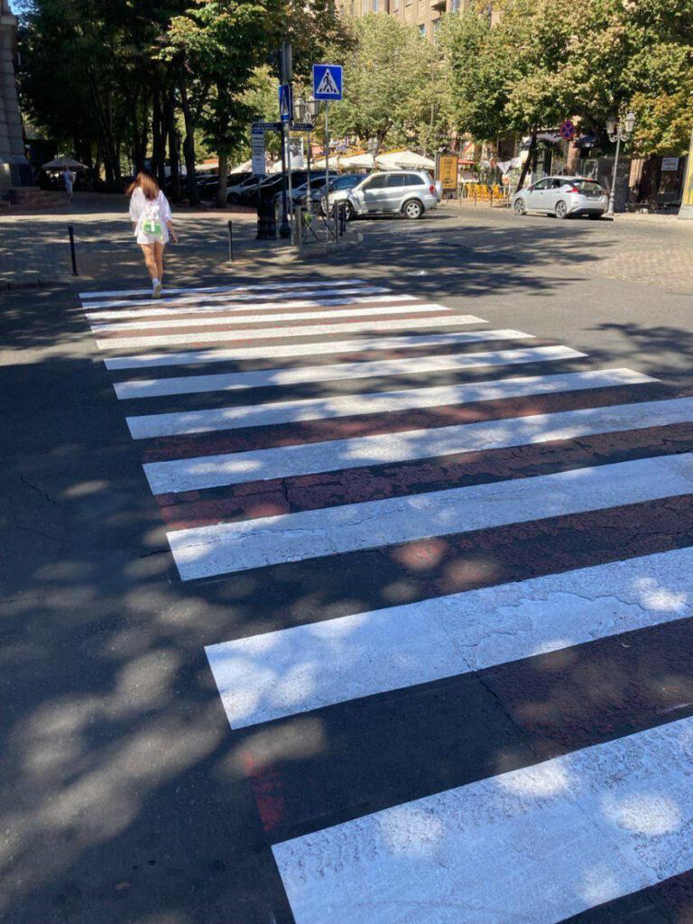 В Одессе на тринадцати локациях обновили дорожную разметку