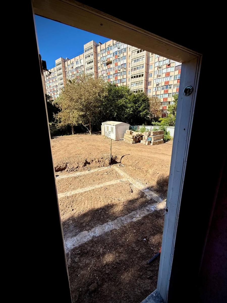В Одессе продолжается восстановление многоквартирного дома на Князя Владимира Великого, повреждённого в результате атаки РФ