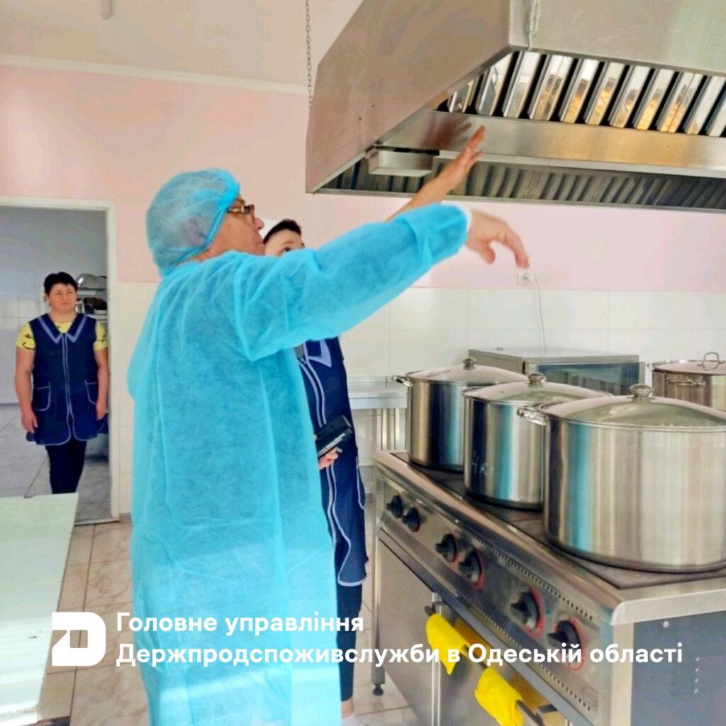 Протирадіаційне укриття та сонячні батареї: на Одещині покращили заклади освіти