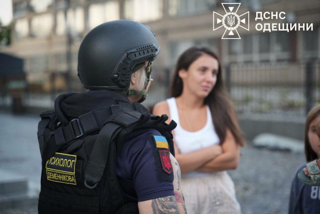 Спасатели показали последствия ночной дроновой атаки РФ по Одессе